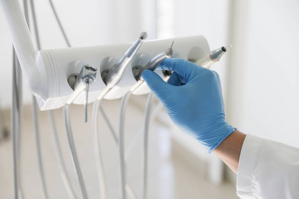 Professional Emergency Dentist technician working in Lovettsville, VA